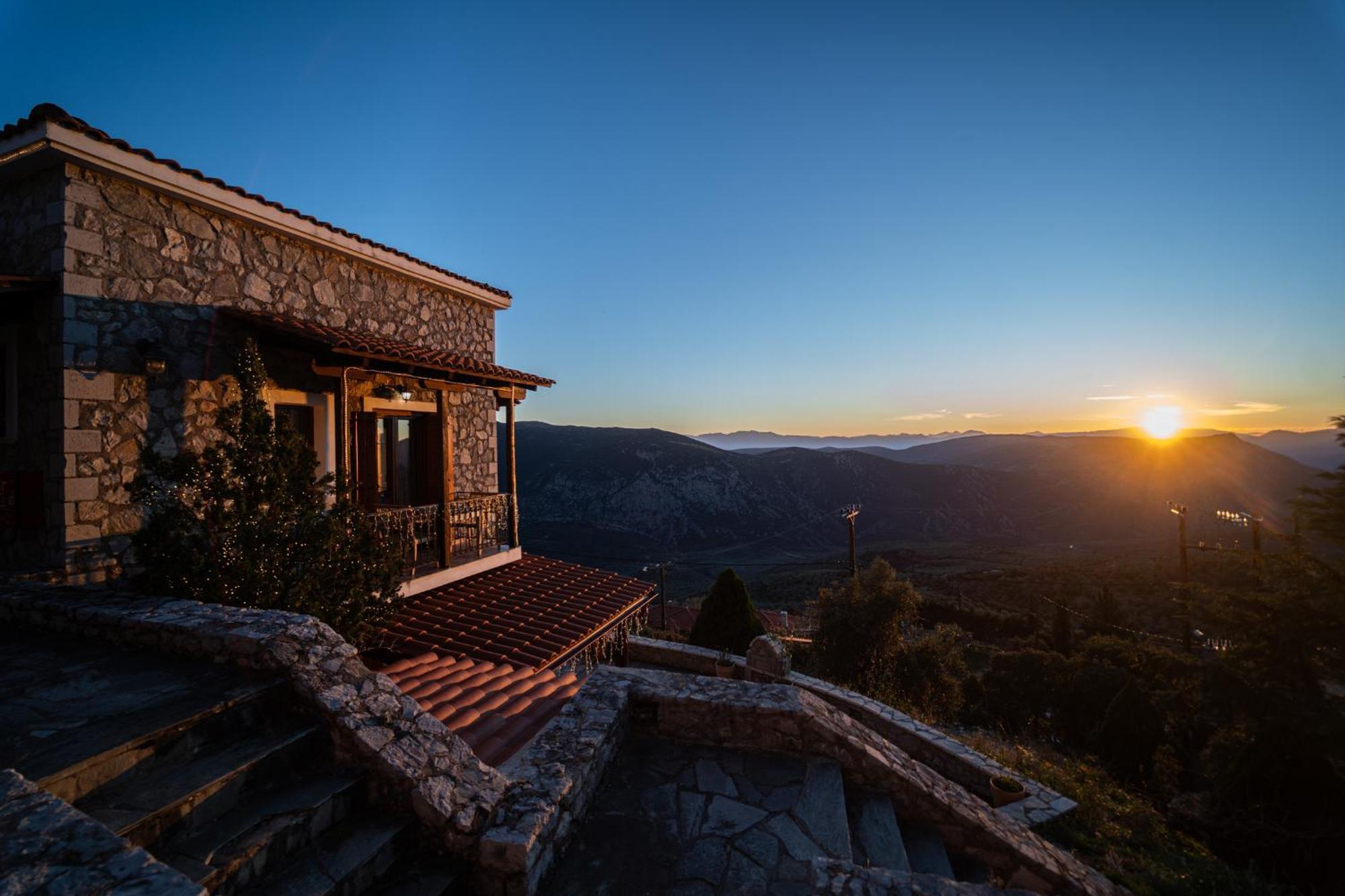 Rock Dandy Deluxe Chalet In Arachova - Delphi, Sauna, Prv Parking, Amazing View Exterior photo